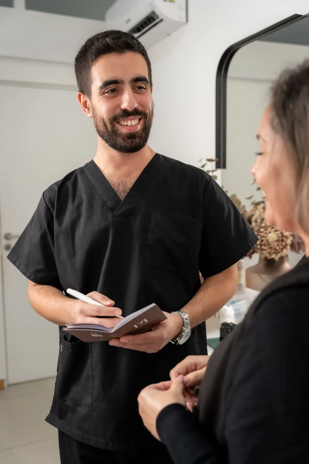 Dr. Paulo Soares Marques em consulta de avaliação